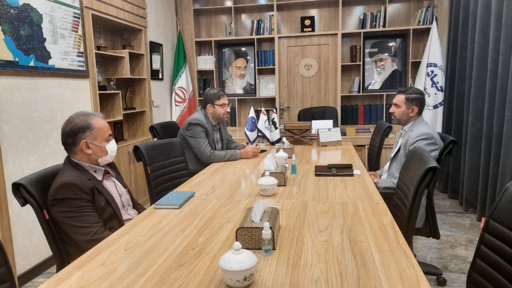 نشست محمود هاشمی فرماندار شهرستان کوه‌چنار با دفتر رئیس جهاد دانشگاهی استان فارس